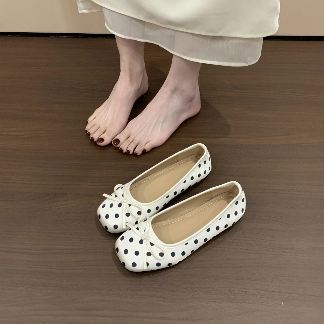 Summer 2026 New Soft-soled Flats Shoes Square Head Retro Women Shoes Polka Women Shoes Fashion Shallow Flat Shoes 445