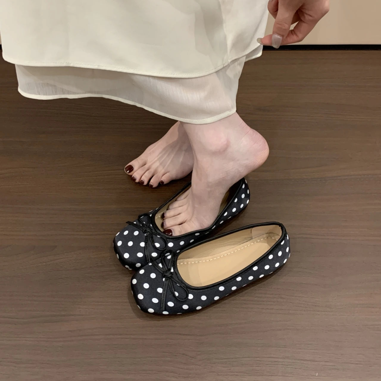 Summer 2026 New Soft-soled Flats Shoes Square Head Retro Women Shoes Polka Women Shoes Fashion Shallow Flat Shoes 445