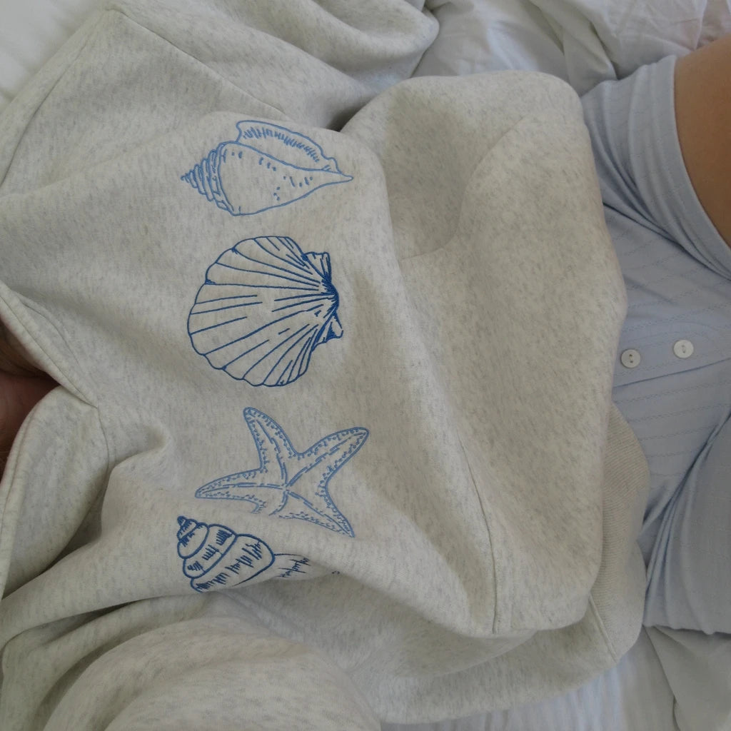 Loose Fit Hooded Sweatshirts Aesthetic Sea Shell Embroidery Pullover Tops with Kangaroo Pockets
