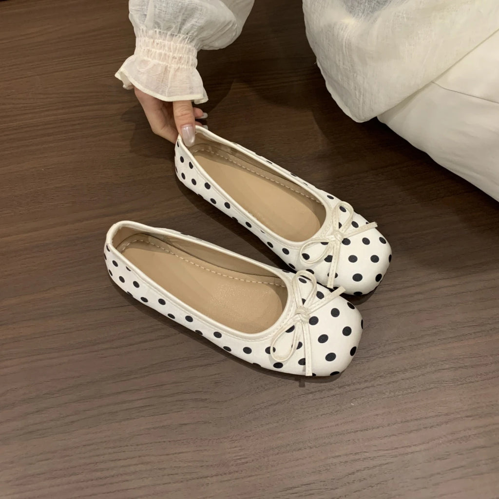 Summer 2026 New Soft-soled Flats Shoes Square Head Retro Women Shoes Polka Women Shoes Fashion Shallow Flat Shoes 445