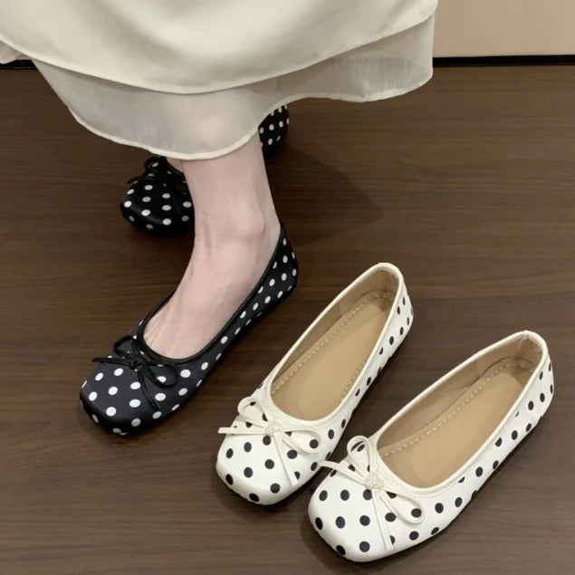 Summer 2026 New Soft-soled Flats Shoes Square Head Retro Women Shoes Polka Women Shoes Fashion Shallow Flat Shoes 445