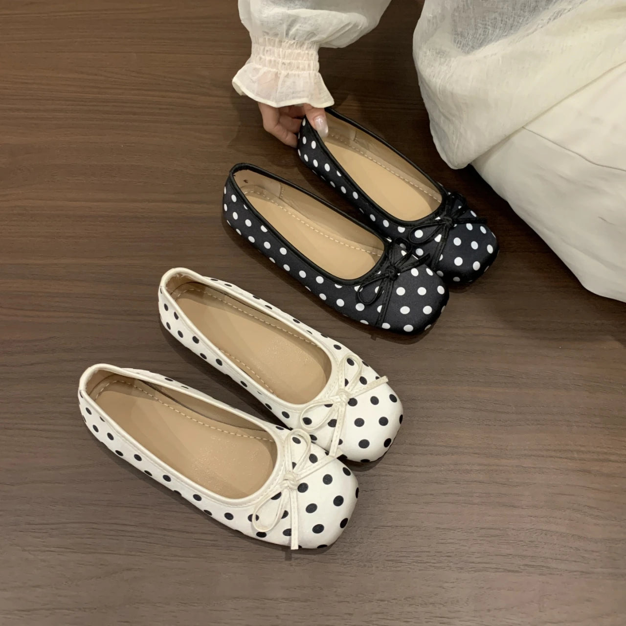 Summer 2026 New Soft-soled Flats Shoes Square Head Retro Women Shoes Polka Women Shoes Fashion Shallow Flat Shoes 445