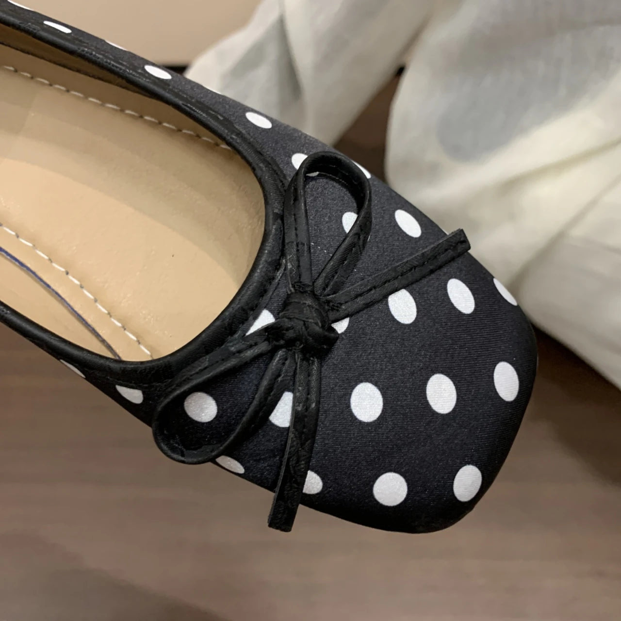 Summer 2026 New Soft-soled Flats Shoes Square Head Retro Women Shoes Polka Women Shoes Fashion Shallow Flat Shoes 445